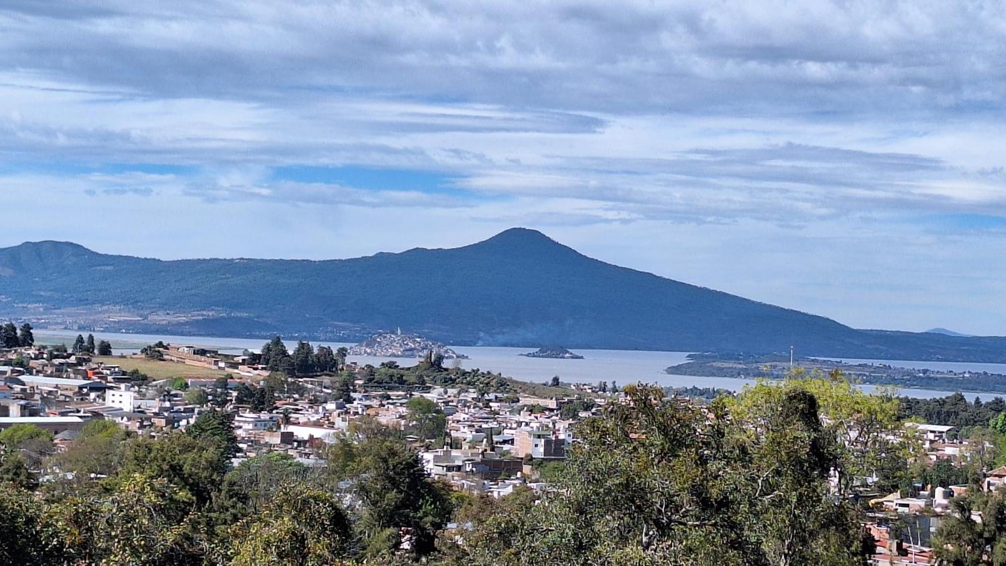 Departamento Vistas De Patzcuaro Con Terraza Vista Hacia El Lago Exterior foto